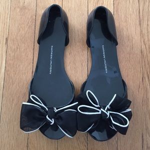 Bowtie flats