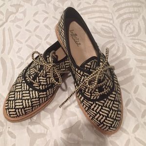 Adorable causal flats