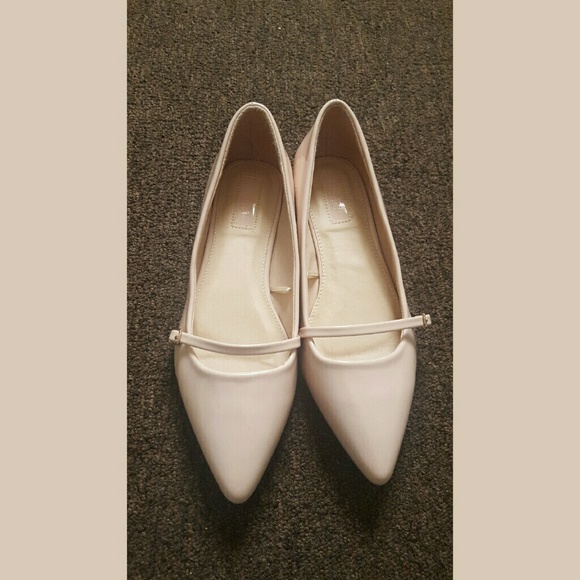 Blush pointed toe flats