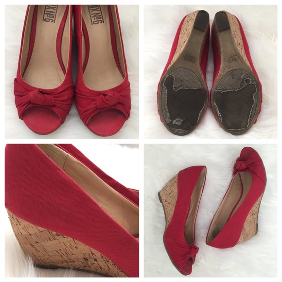 ❗️SOLD❗️2/$10 Wedges Red w Bow Open Toe Loved 💕 - Picture 4 of 4