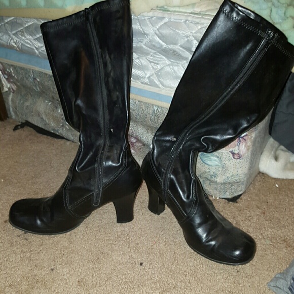 Black heeled boots