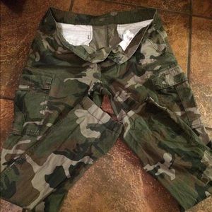 Old navy camouflage cargo pants (men)