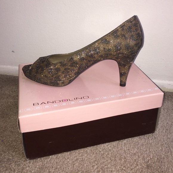 New size 9.5 platformed Bandolino pumps💜 - Picture 2 of 4