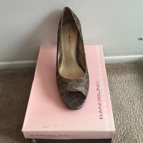 New size 9.5 platformed Bandolino pumps💜 - Picture 4 of 4