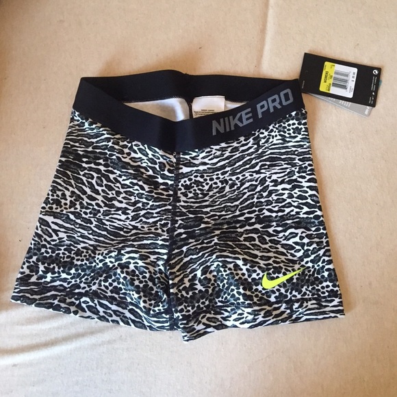 SOLD Nike pro 3 inch