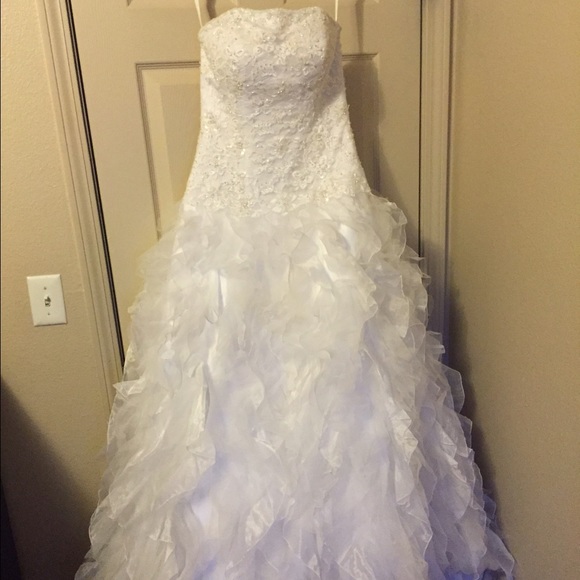 Bridal gown - Picture 3 of 3