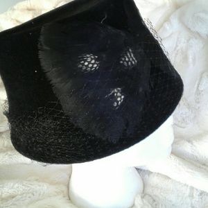 Vintage Peachbloom velour vintage hat w feathers