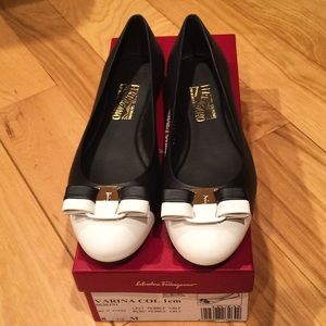 Salvatore Ferragamo Varaina Flats Lait Nero