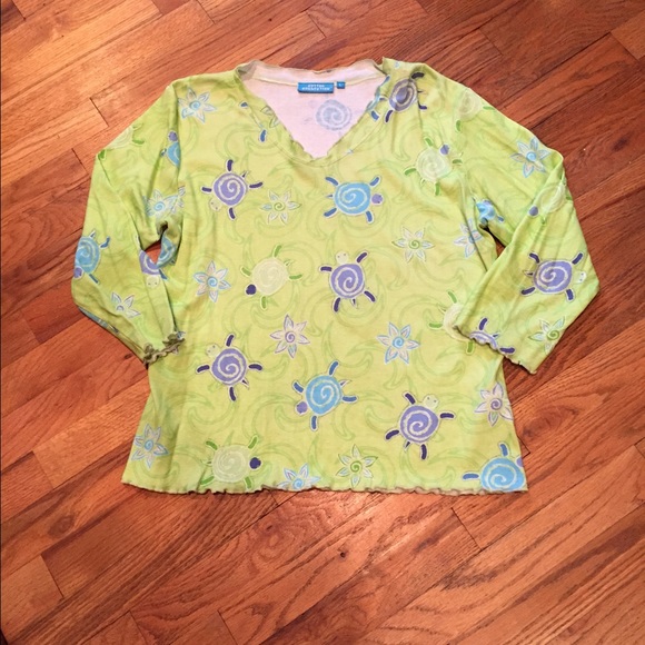 Very pretty cotton T-shirt.