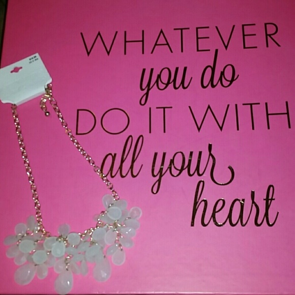 NWT Gold Statement Necklace