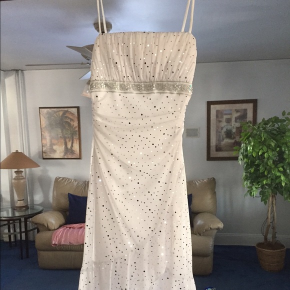 Formal Dress - Picture 3 of 3