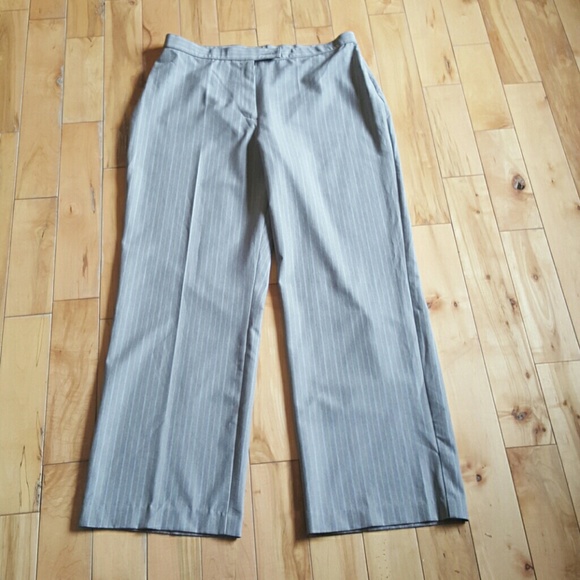 Short striped gray pants - Picture 1 of 1