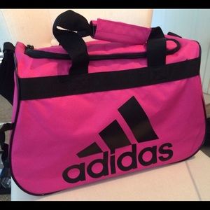 Adidas Women's Diablo Small Duffle Bag. 💕