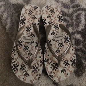havaianas floral wedge slippers
