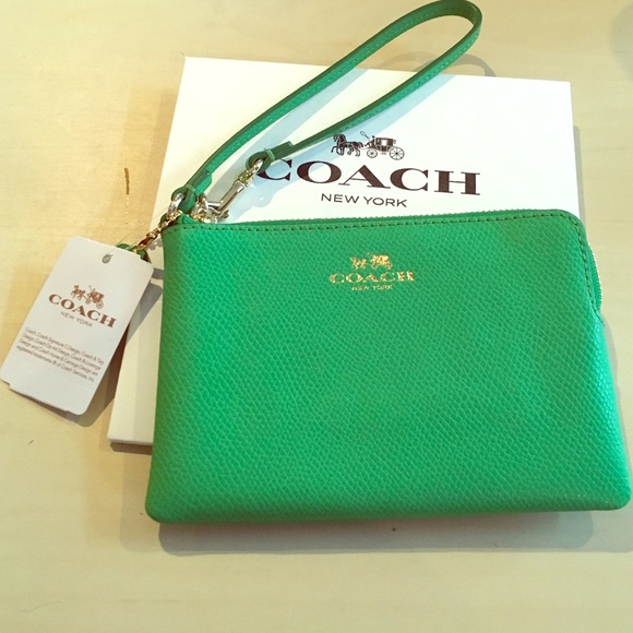 NWT Kelly Green Coach Wristlet