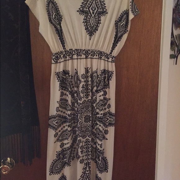 Dress - Picture 3 of 4