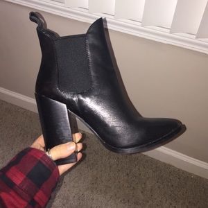 Steve Madden black booties