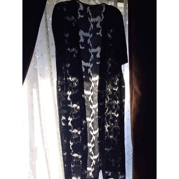 Black Floral Kimono