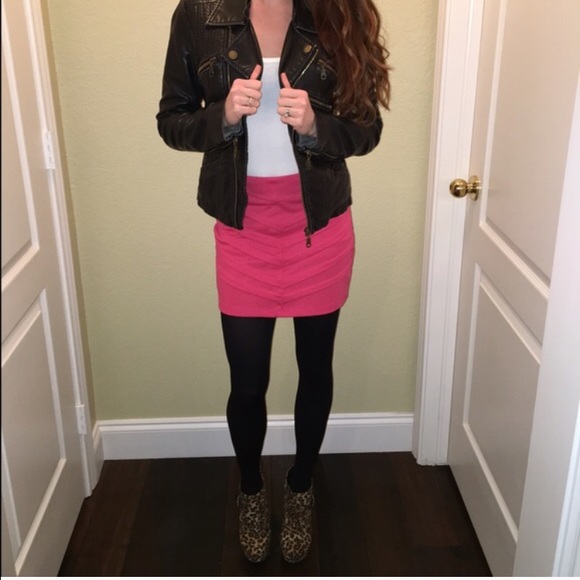 Hot Pink Skirt - Picture 4 of 4