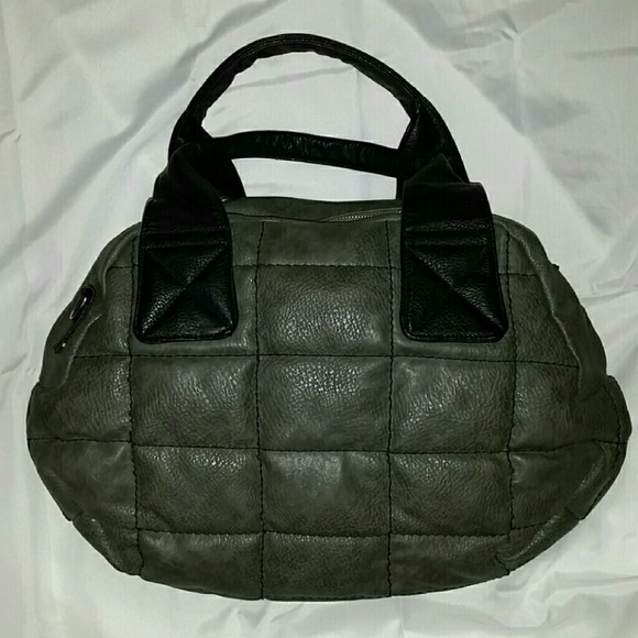 Shoedazzle Gray Quilted bag with crossbody strap