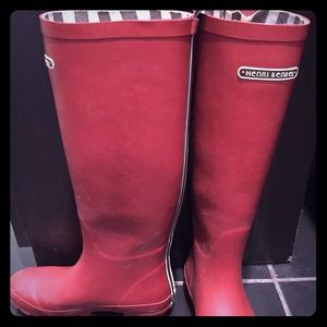Henri Bendel Rainboots