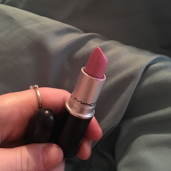 MAC Snob - Satin Finish OPEN TO OFFERS - Picture 3 of 4