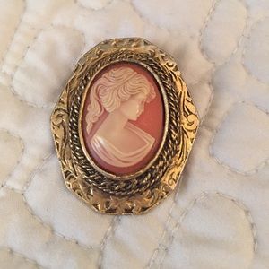 Peri vintage cameo brooch