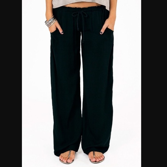 Tobi in living lounge pants