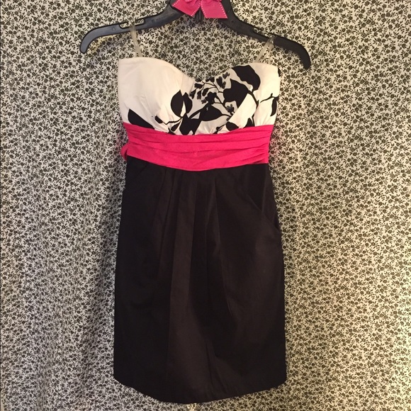 Super CUTE pink and black dress w/ pockets!