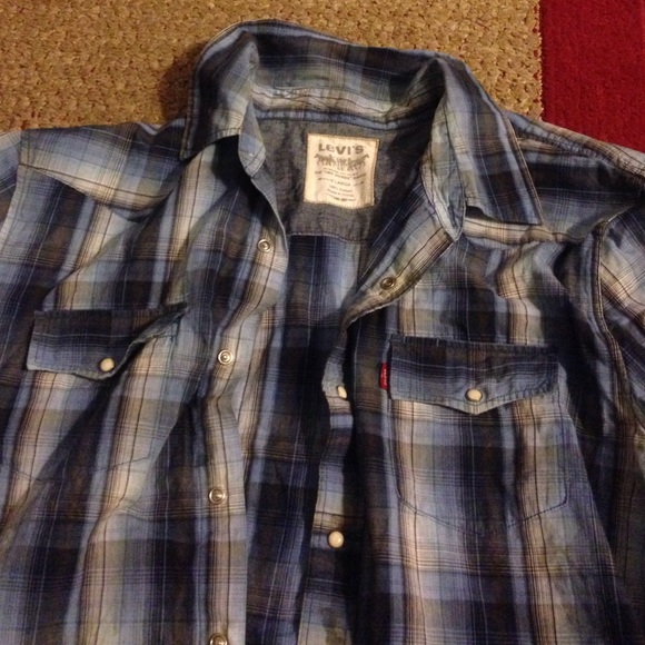 Levi's button shirt
