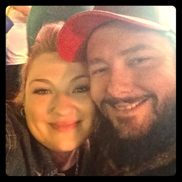 💜❤️💜Hello Poshers!❤️💜❤️💜😎 - Picture 1 of 3