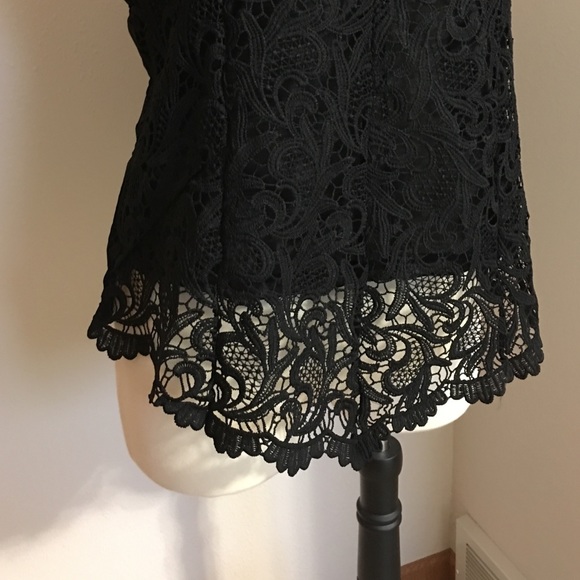 Black lace overlay tank - Picture 2 of 4