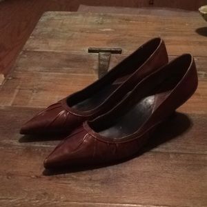 MIA brown closed toe kitten heels