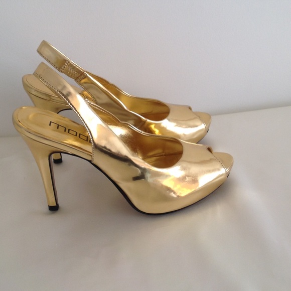 REDUCED! Midas touch gold shoes by Moda -Like new!