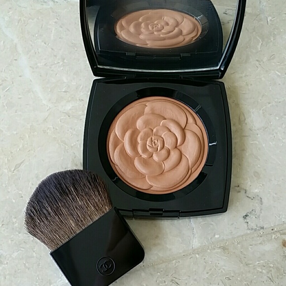 Chanel limited edition Illuminating Powder - Picture 2 of 3
