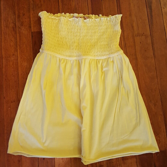 Yellow strapless top