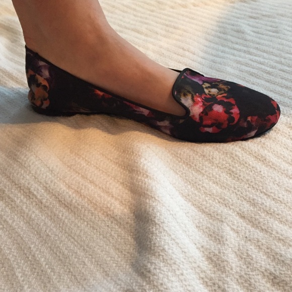 Floral Printed Loafers - Picture 2 of 4