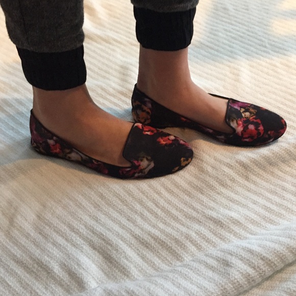 Floral Printed Loafers - Picture 3 of 4