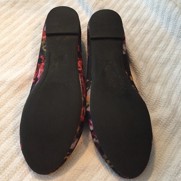 Floral Printed Loafers - Picture 4 of 4