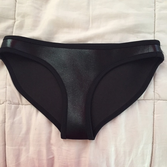 NEVER WORN- TRIANGL DUPE BOTTOMS