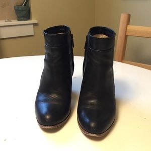 Pour La Victoire black heeled booties