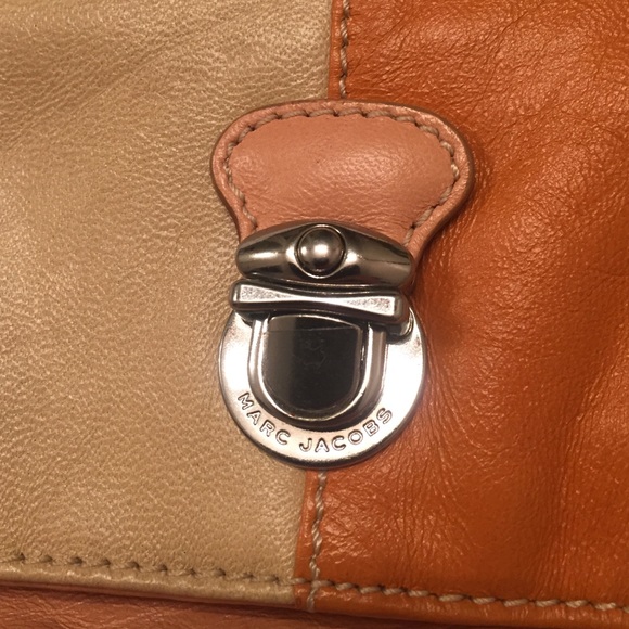 Marc Jacobs peach stripe Eugenie clutch with bag. - Picture 2 of 4