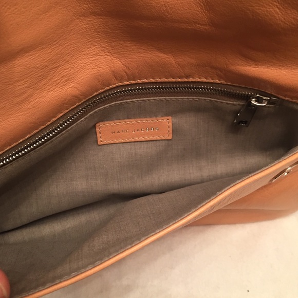 Marc Jacobs peach stripe Eugenie clutch with bag. - Picture 4 of 4