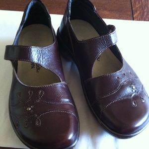 Naot maryjanes