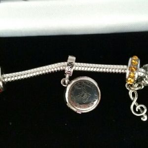 Meet your Posher, Madeline