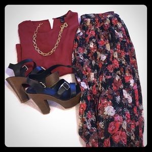 Selling a floral skirt from forever 21