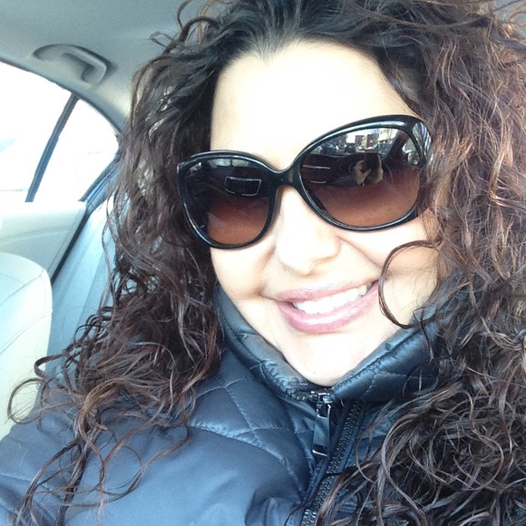 Meet your Posher, Ana