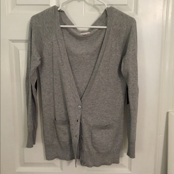 Grey cardigan with leather heart elbow
