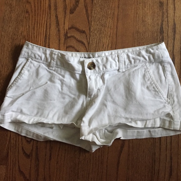 WHITE JEAN SHORTS