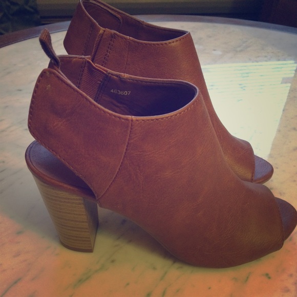Gap open toe heels